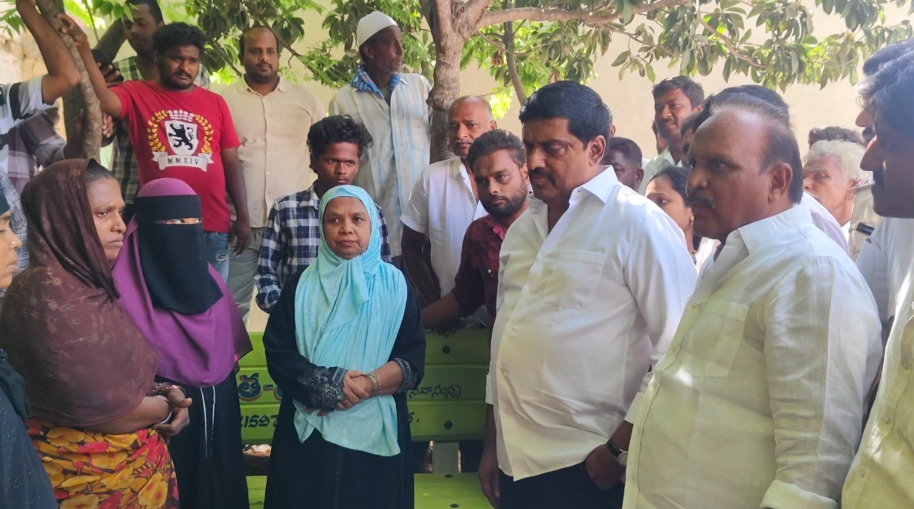 ఠానా వడ్డిపల్లి వద్ద ఘోర రోడ్డు ప్రమాదం: ముగ్గురు మృతి - ఎమ్మెల్యే కిషోర్ దిగ్భ్రాంతి